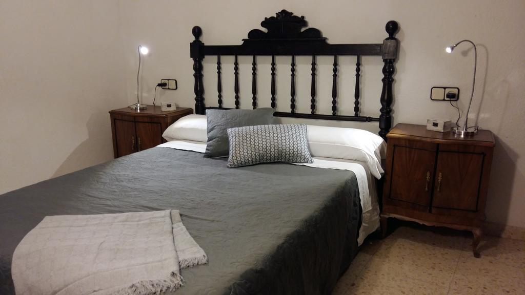 Hostal Moline Bruguera ภายนอก รูปภาพ