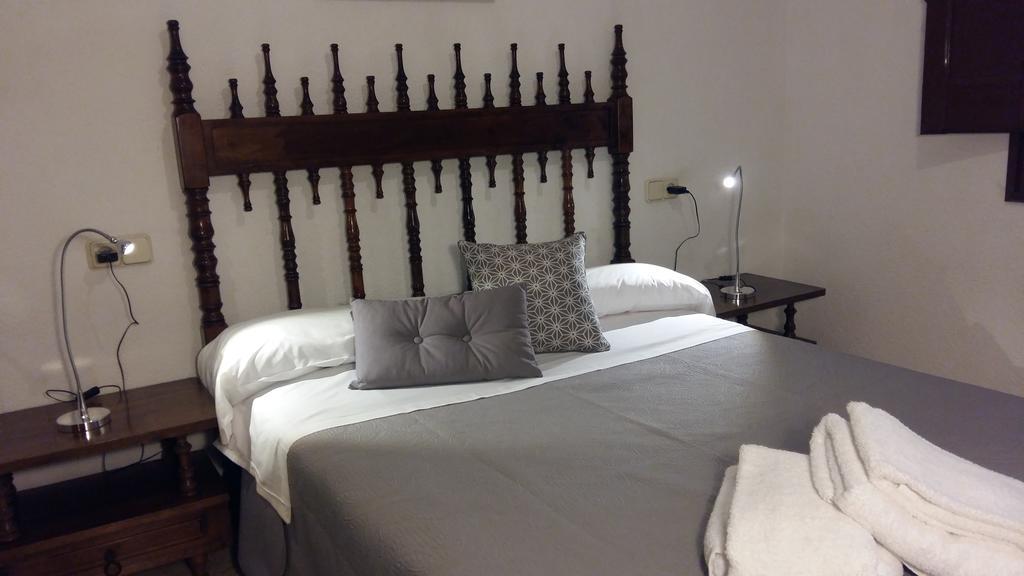 Hostal Moline Bruguera ภายนอก รูปภาพ