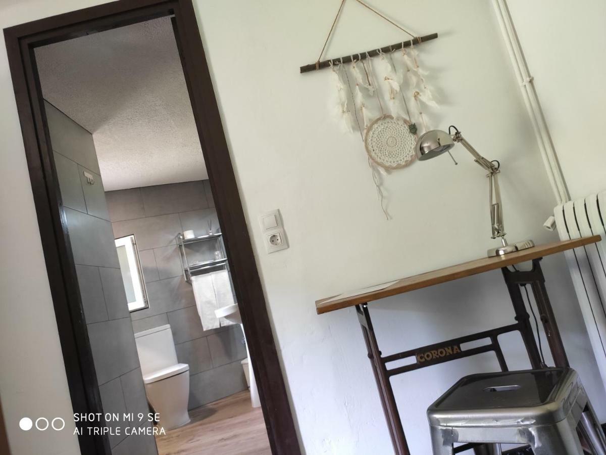 Hostal Moline Bruguera ภายนอก รูปภาพ